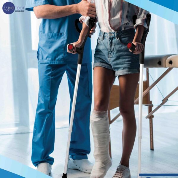 Euromed 937 Elbow Crutches Full Black with Strap - Image 4