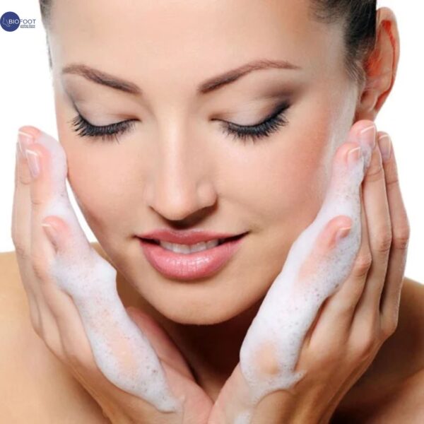 Pure Beauty Whitening Liquid Soap Rasberry 200ml - Image 4